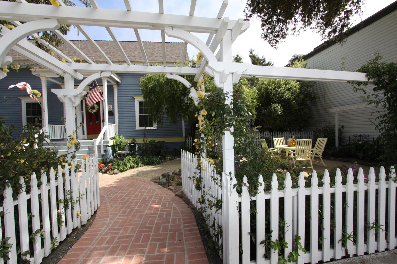 Olallieberry Bed and breakfast